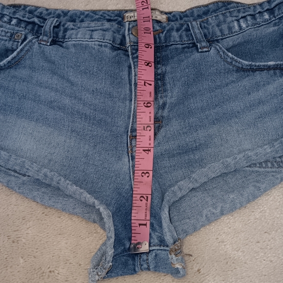 Free People ~ High Rise Distressed Denim Cutoff Cheeky Shorts, Size 29 - Picture 5 of 10